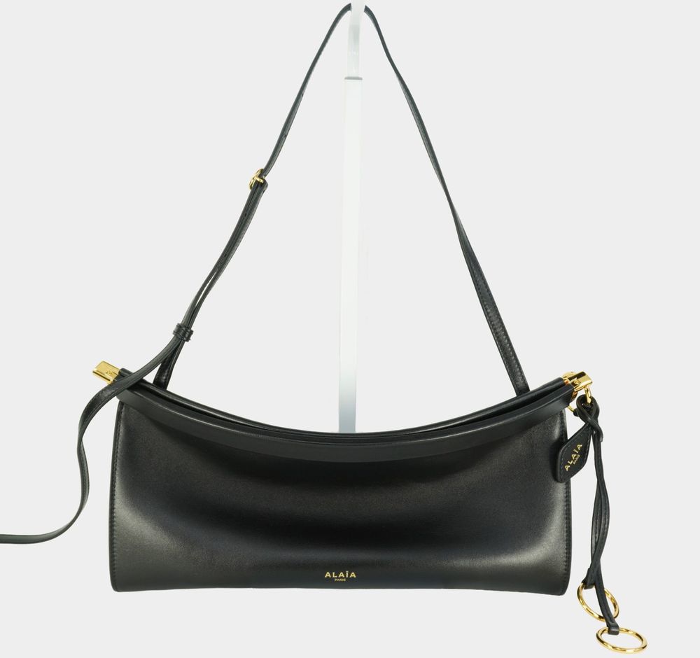 ALAÏA LE CLICK EAST WEST MEDIUM BAG IN CALFSKIN