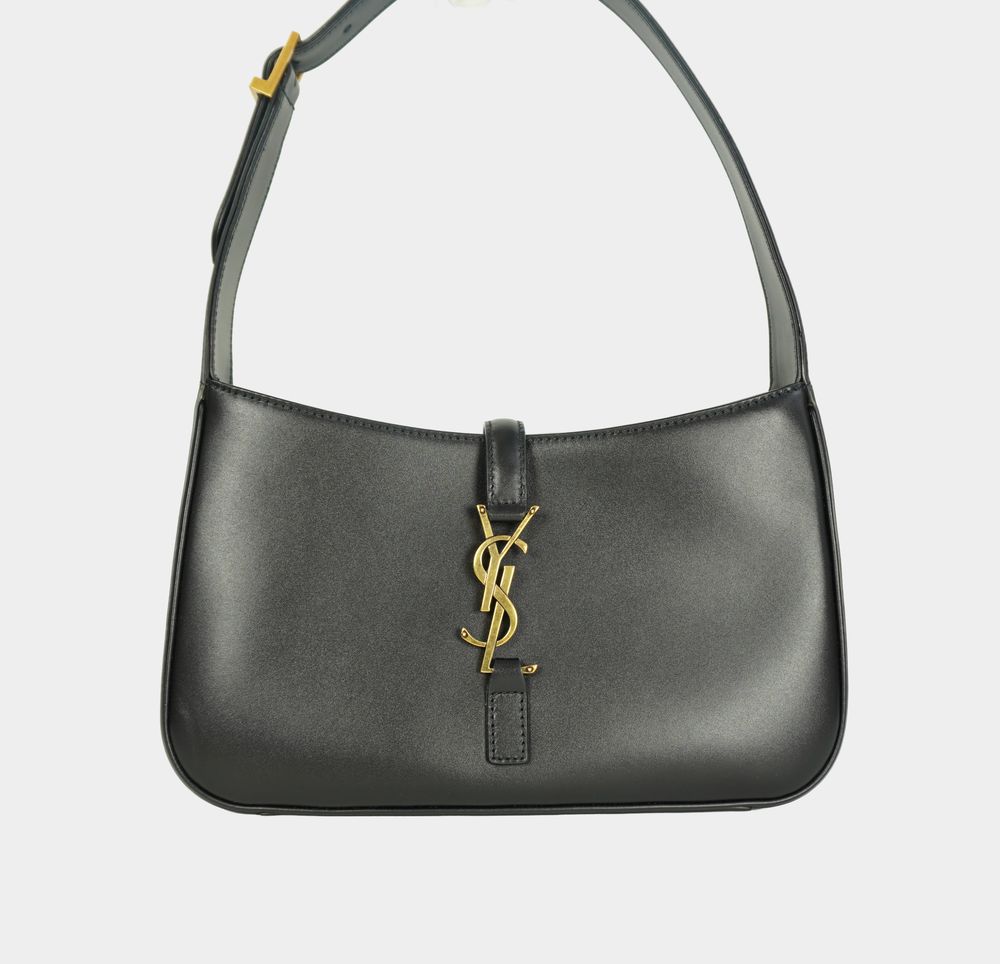 Saint Laurent Le 5 à 7 bag in smooth black leather